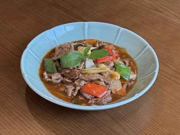 Spicy Beef w/ Lemon Grass 泰式香茅牛片